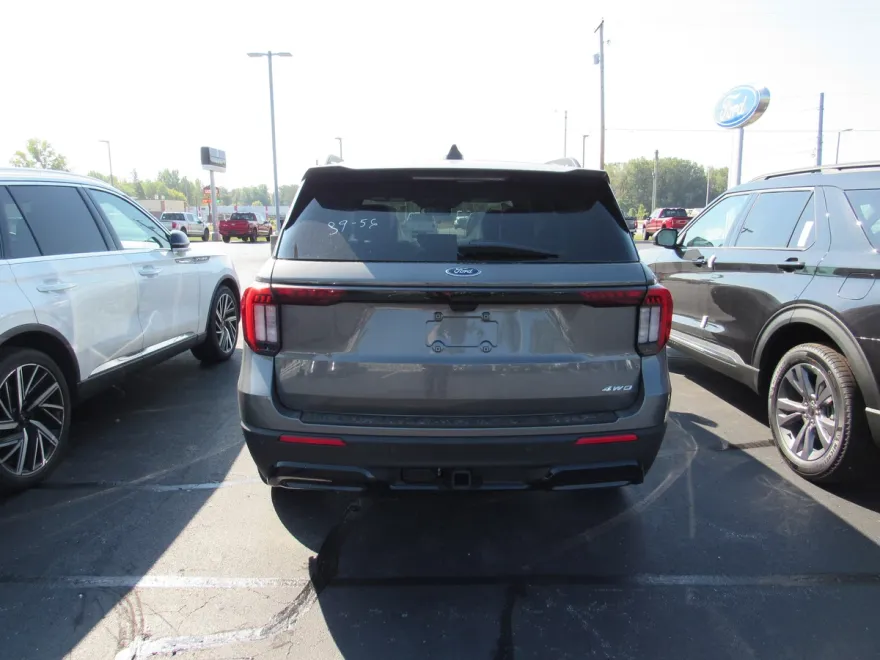 2025 Ford Explorer ST-Line photo 1