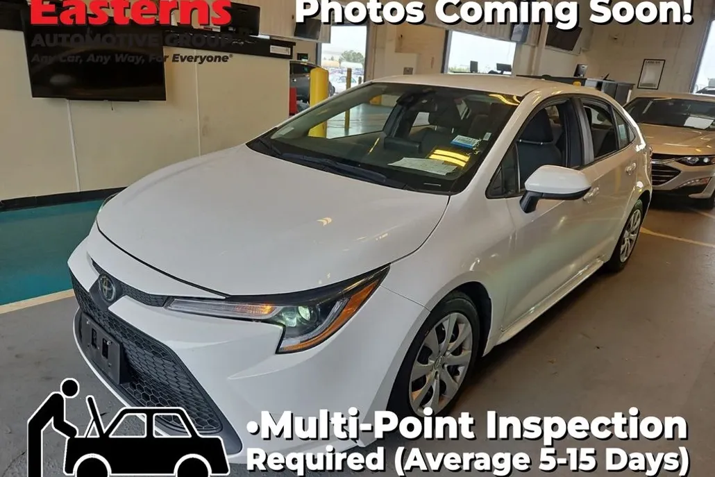 2022 Toyota Corolla LE photo 1
