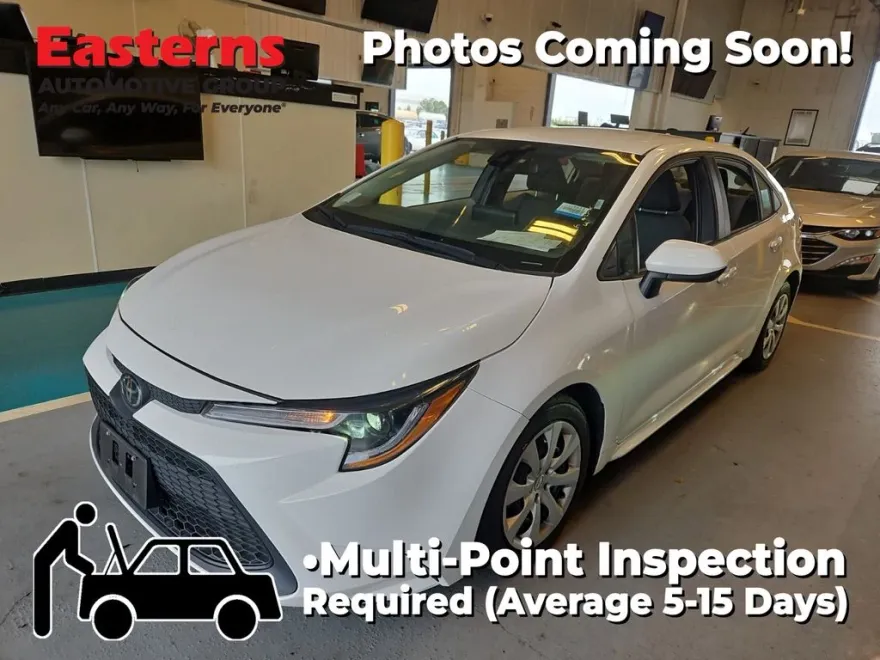 2022 Toyota Corolla LE photo 1
