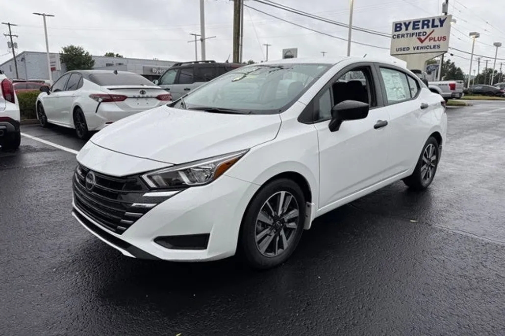 2024 Nissan Versa 1.6 S photo 1