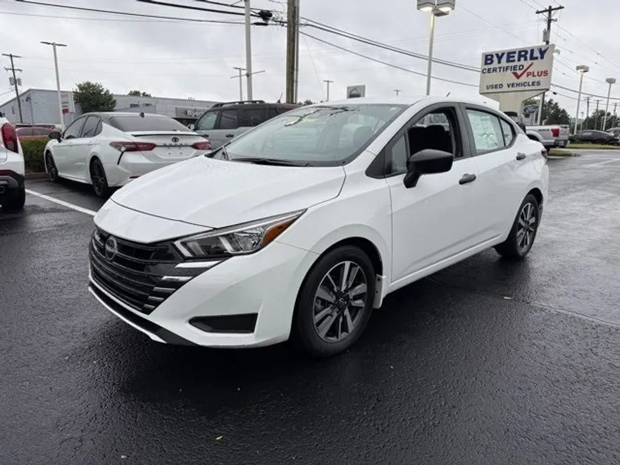 2024 Nissan Versa 1.6 S photo 1