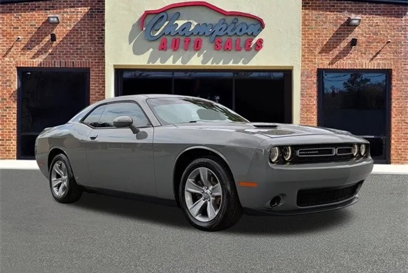2019 Dodge Challenger SXT photo 1