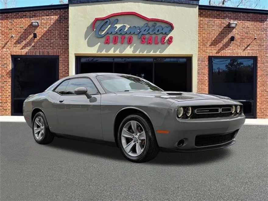 2019 Dodge Challenger SXT photo 1