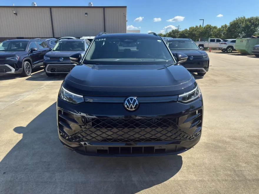 2025 Volkswagen Tiguan SE R-Line Black photo 1