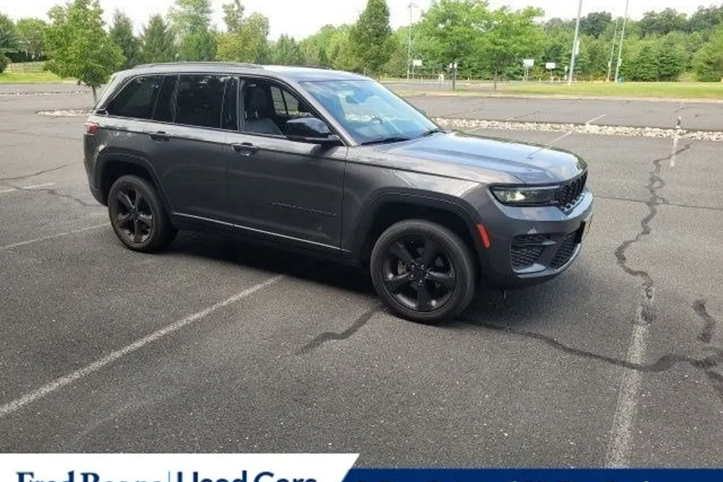 2023 Jeep Grand Cherokee Altitude photo 1