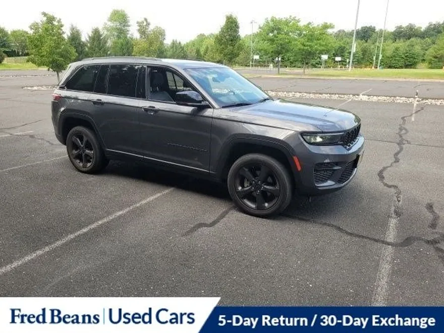 2023 Jeep Grand Cherokee Altitude photo 1