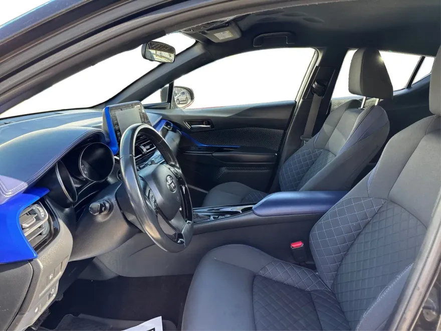 2022 Toyota C-HR XLE photo 8