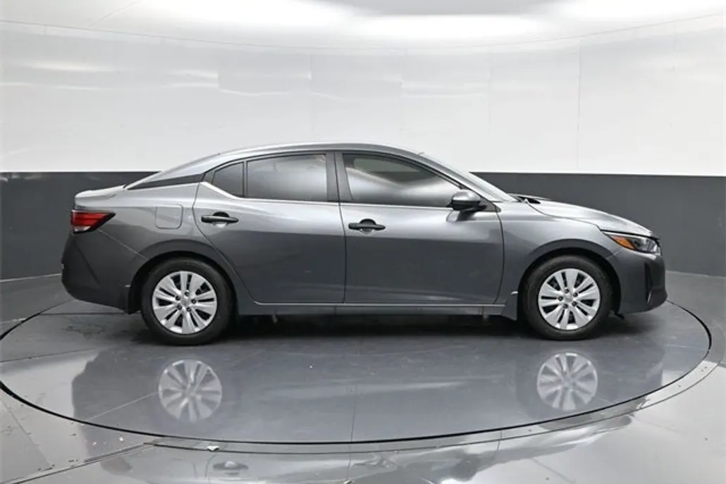 2025 Nissan Sentra S photo 1