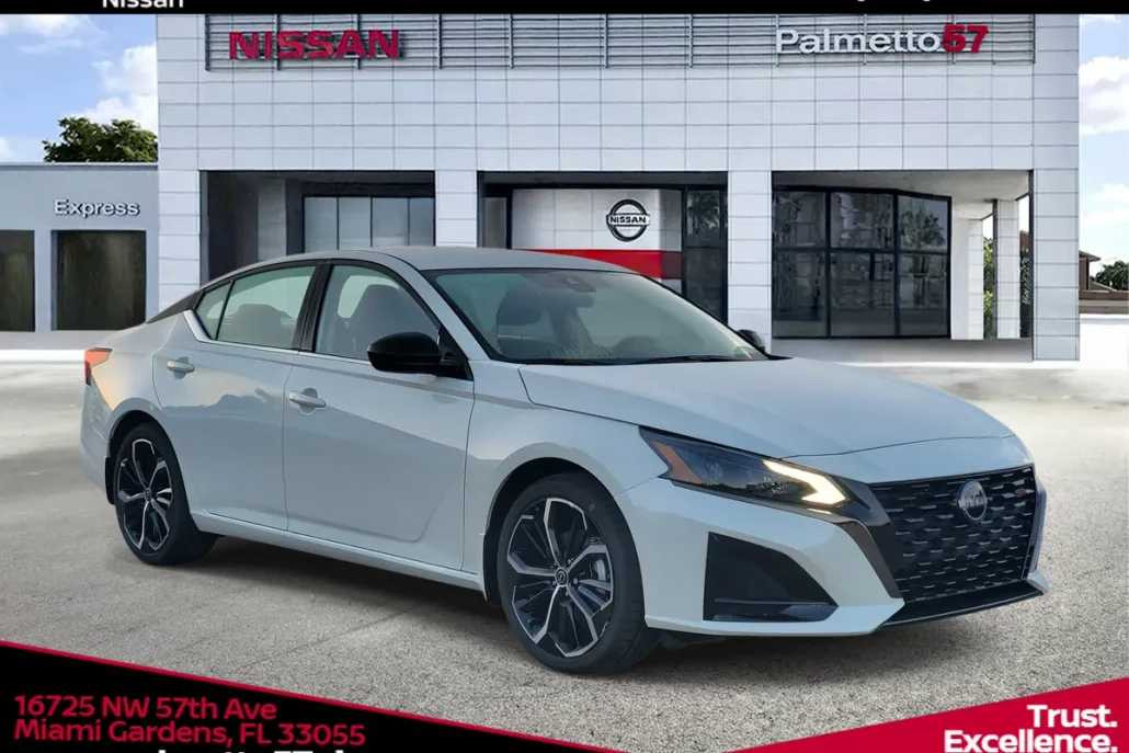 2025 Nissan Altima SR photo 1