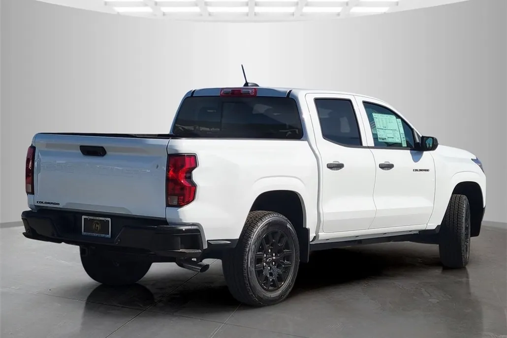 2025 Chevrolet Colorado LT photo 1