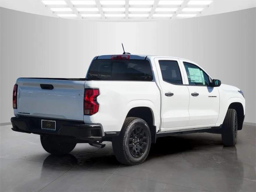 2025 Chevrolet Colorado LT photo 1