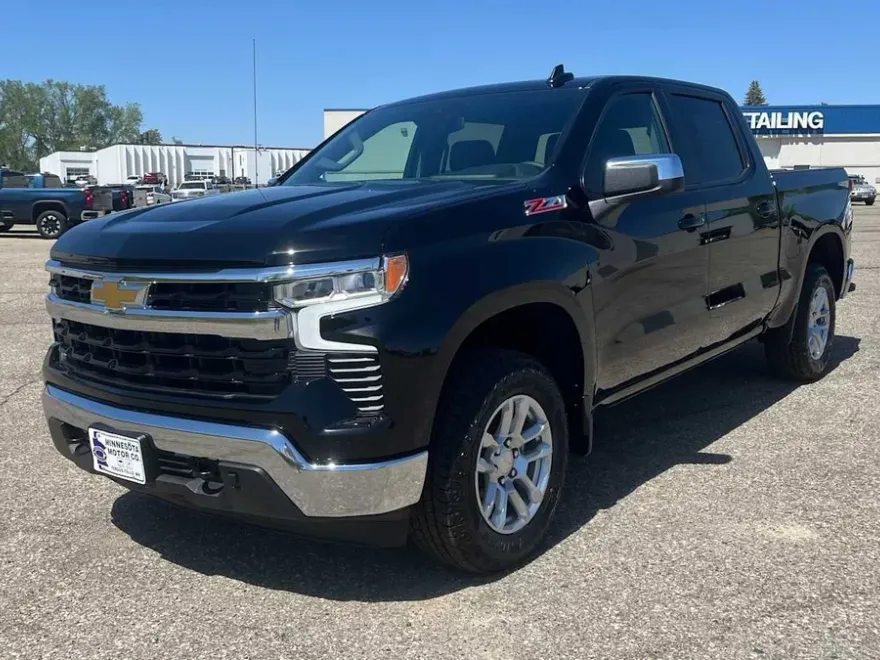 2025 Chevrolet Silverado 1500 LT photo 1