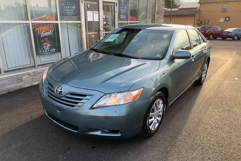 2009 Toyota Camry SE photo 1