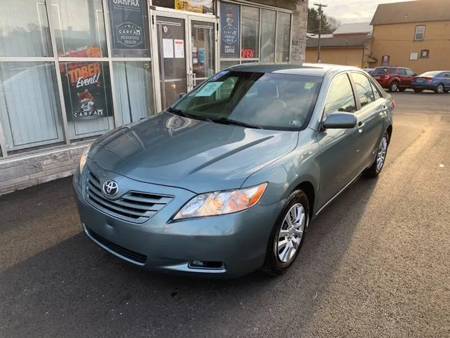 2009 Toyota Camry SE photo 1