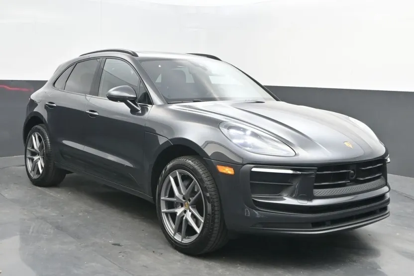 2025 Porsche Macan Base photo 1