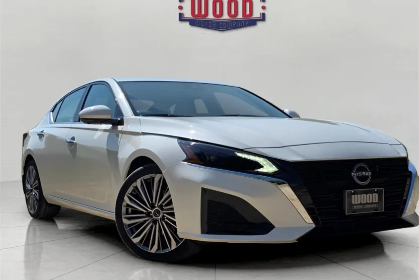 2025 Nissan Altima SL photo 1