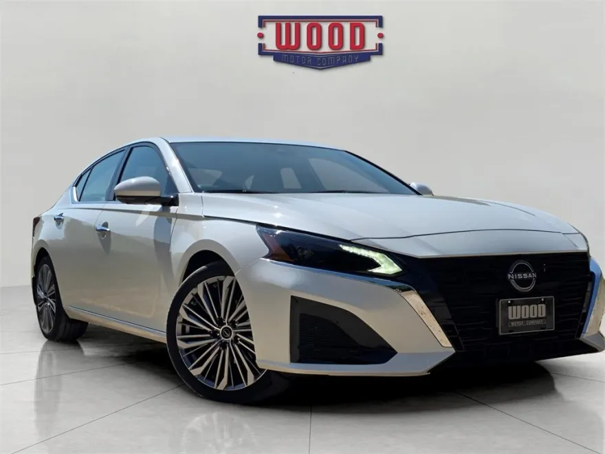 2025 Nissan Altima SL photo 1