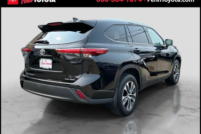 2021 Toyota Highlander XLE photo 1
