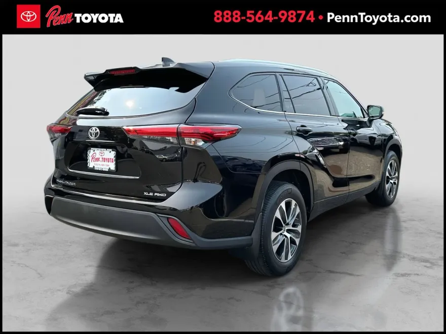 2021 Toyota Highlander XLE photo 1