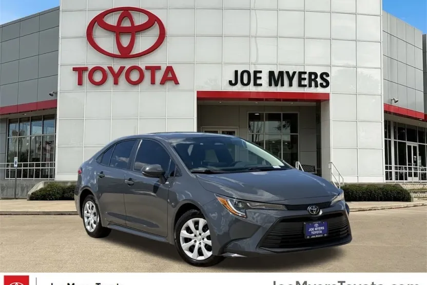 2024 Toyota Corolla LE photo 1