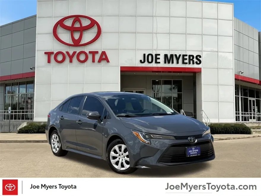 2024 Toyota Corolla LE photo 1