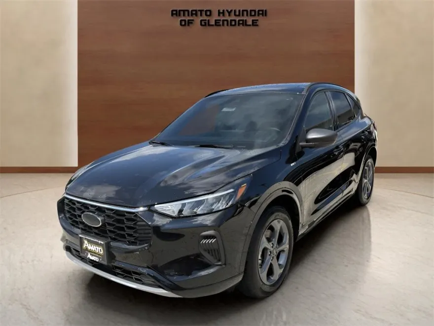 2024 Ford Escape ST-Line photo 1