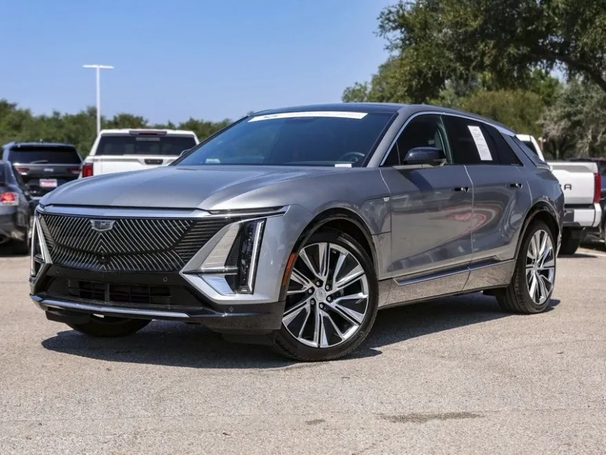 2024 Cadillac Lyriq Luxury photo 1