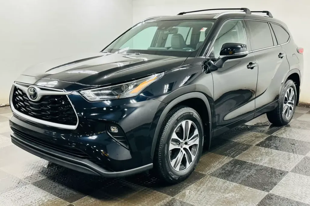 2022 Toyota Highlander XLE photo 1
