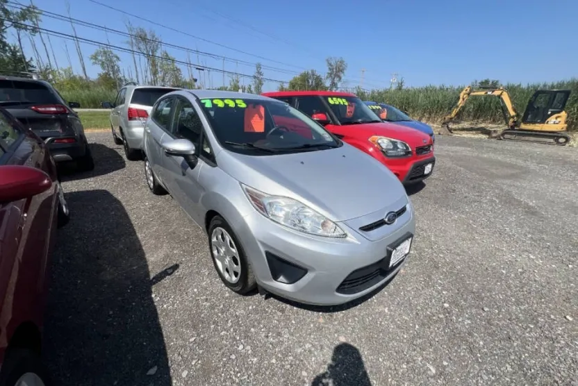 2013 Ford Fiesta SE photo 1