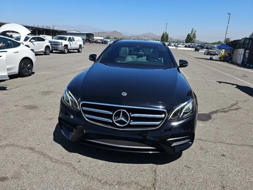2018 Mercedes Benz E 400 4MATIC photo 1