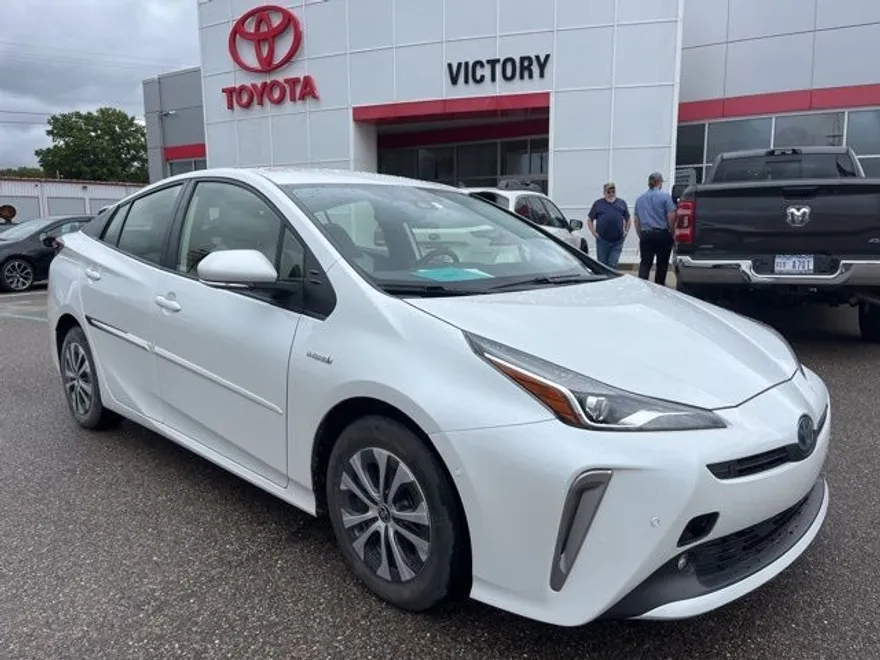 2022 Toyota Prius XLE AWD-e photo 1