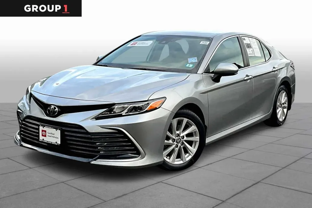 2023 Toyota Camry LE photo 1