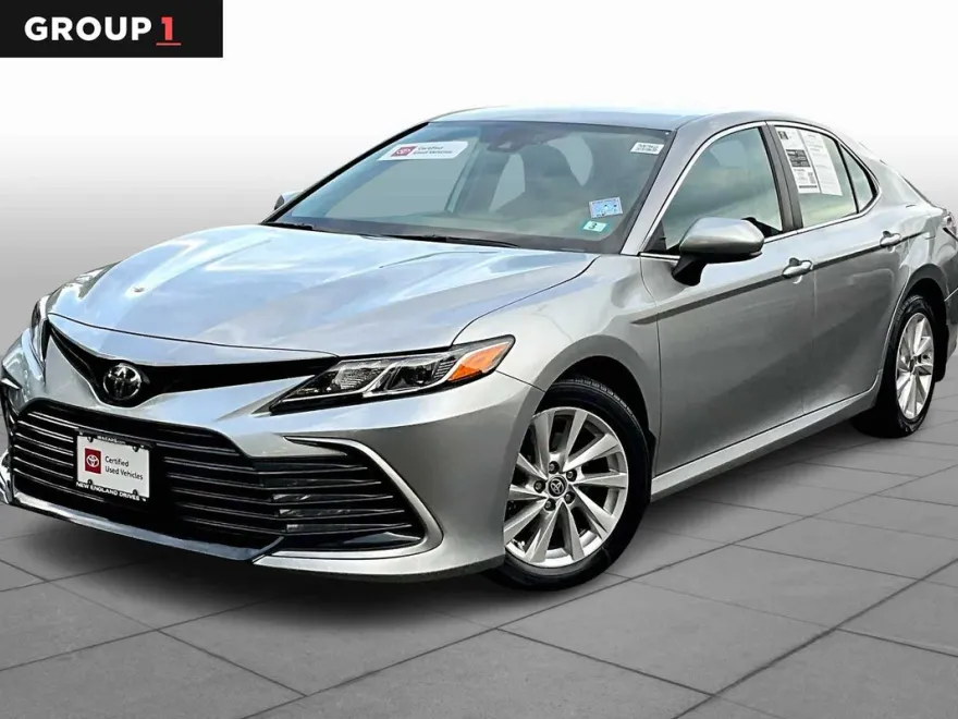 2023 Toyota Camry LE photo 1