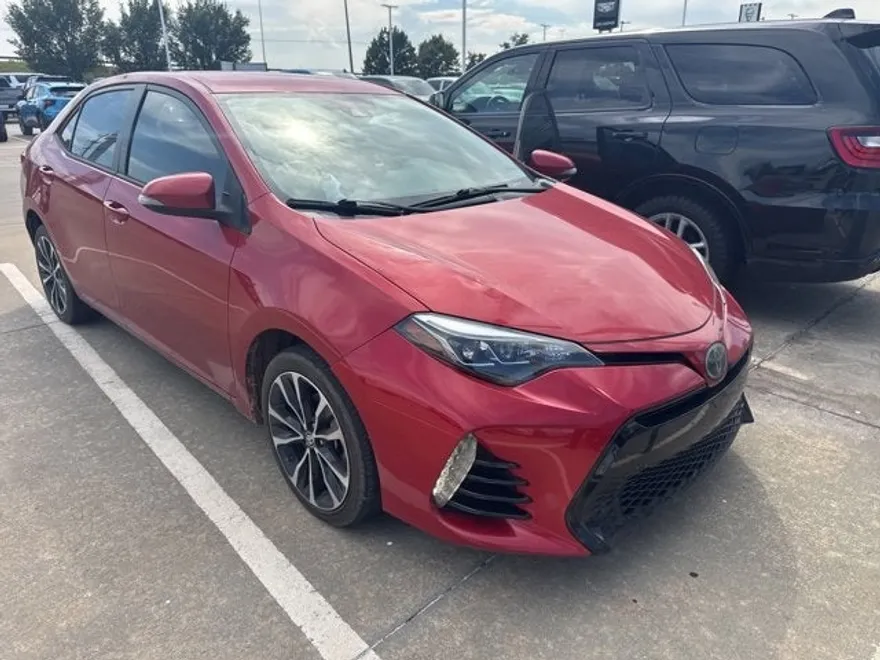 2017 Toyota Corolla SE photo 1