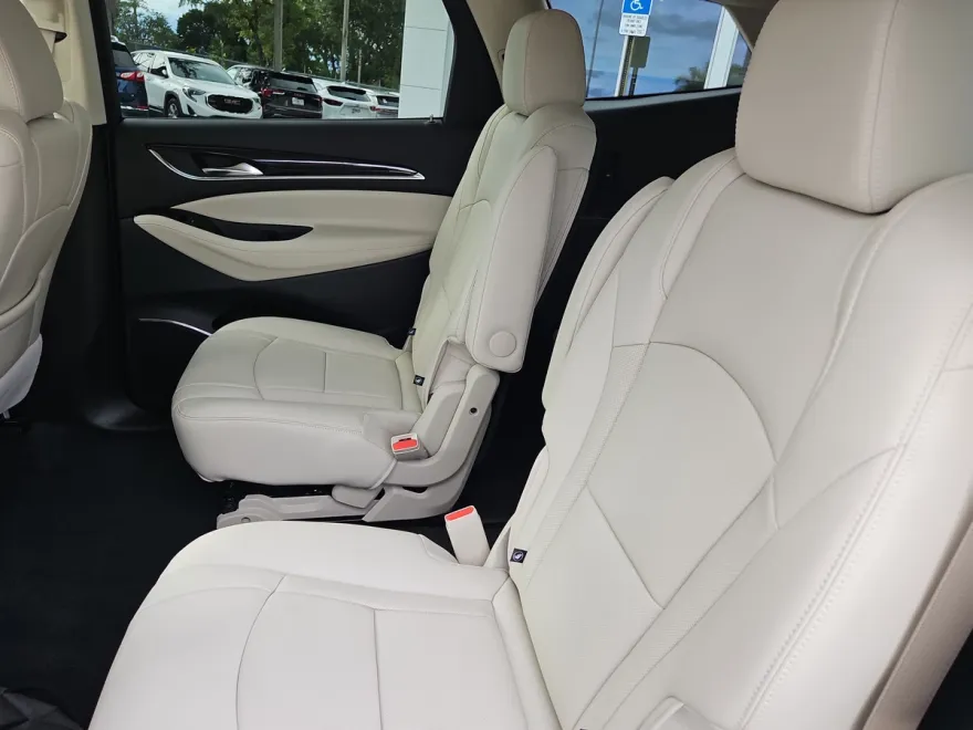 2024 Buick Enclave Essence photo 1