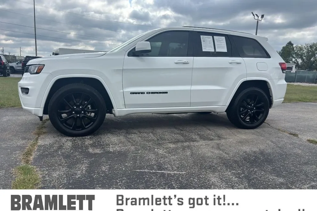 2019 Jeep Grand Cherokee Laredo photo 1