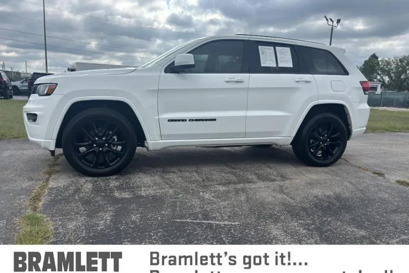 2019 Jeep Grand Cherokee Laredo photo 1