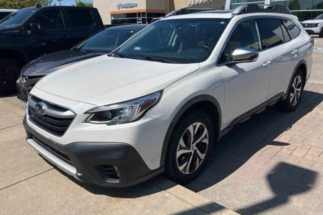 2020 Subaru Outback Touring XT photo 1
