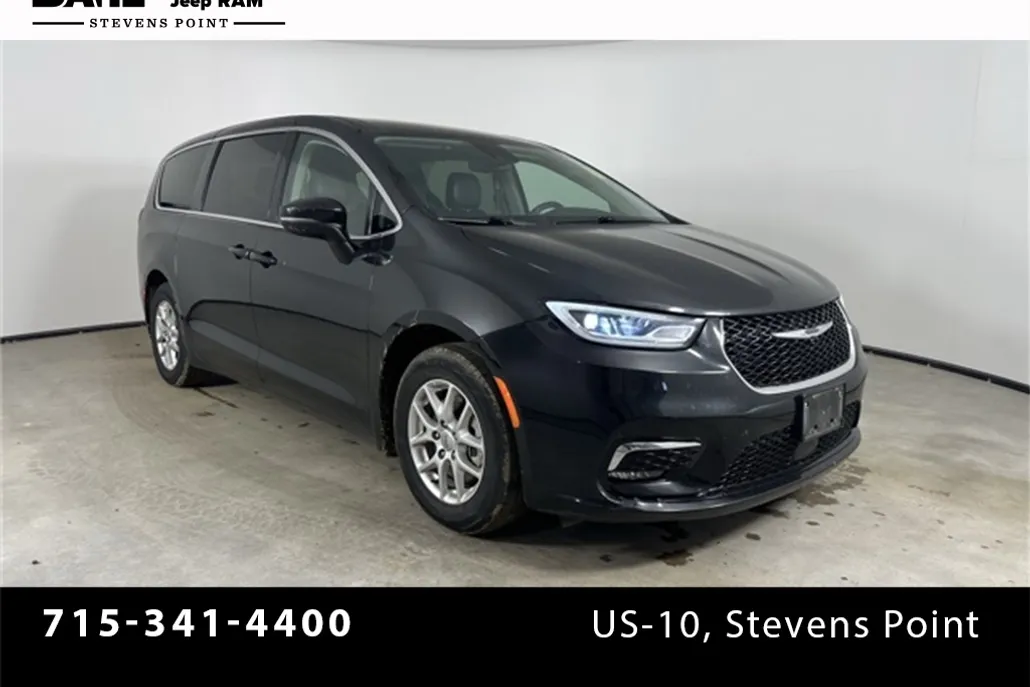 2023 Chrysler Pacifica Touring L photo 1