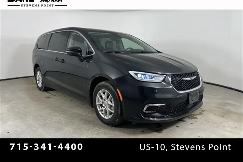 2023 Chrysler Pacifica Touring L photo 1