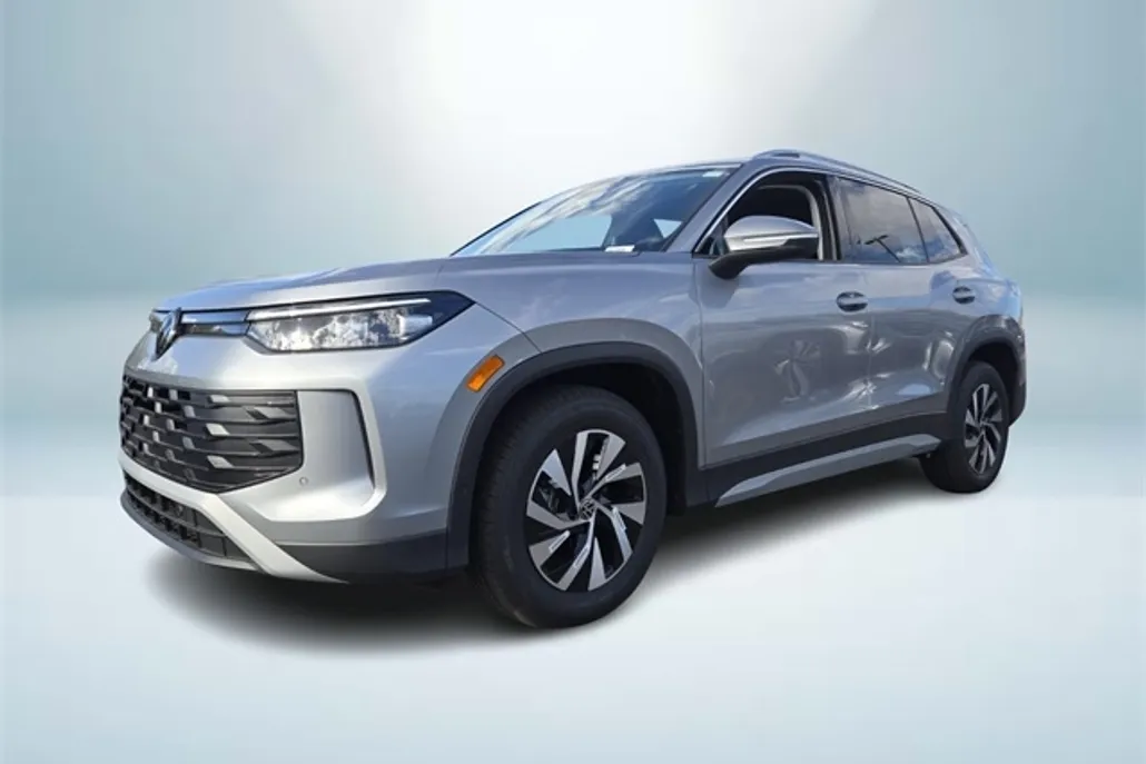 2025 Volkswagen Tiguan S photo 1