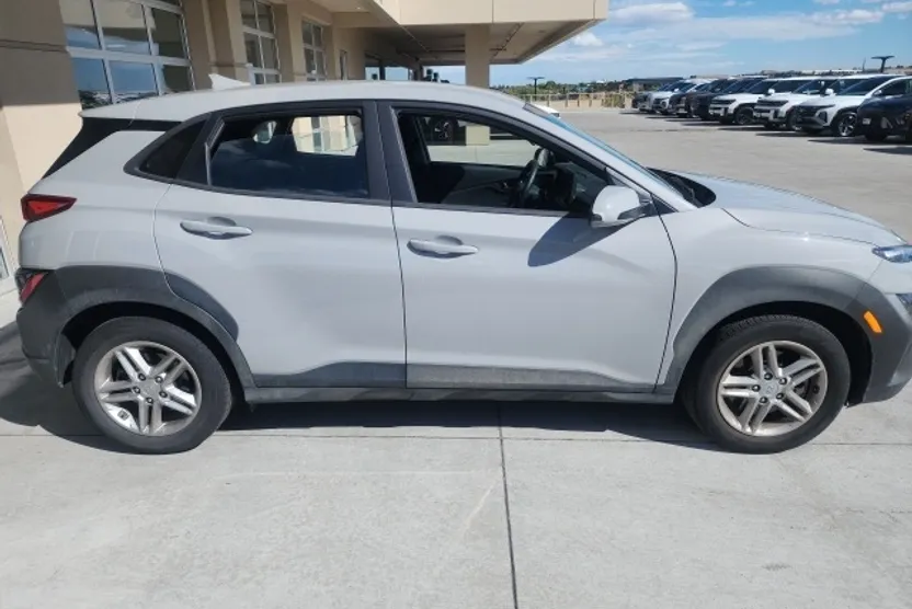 2023 Hyundai Kona SE photo 1