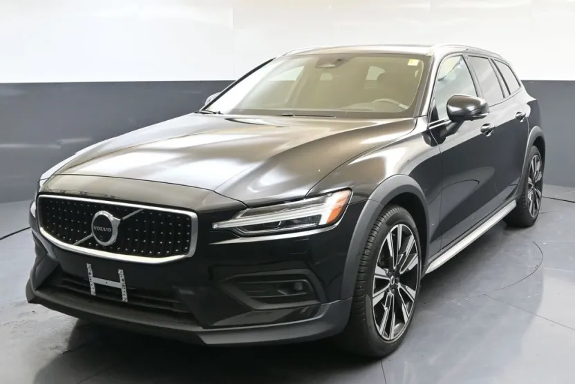 2024 Volvo V60 Cross Country B5 Ultimate photo 1
