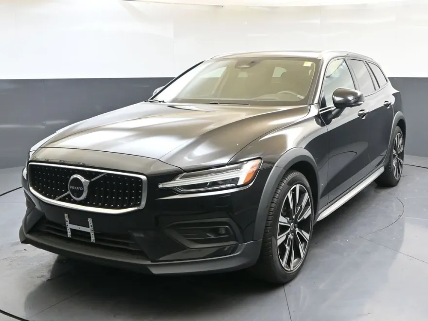 2024 Volvo V60 Cross Country B5 Ultimate photo 1