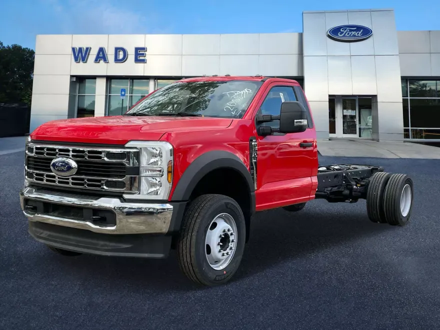 2024 Ford F-600 photo 1