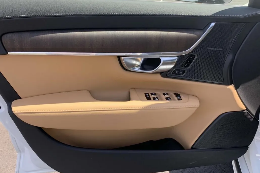 2025 Volvo S90 photo 1