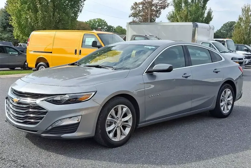 2024 Chevrolet Malibu 1LT photo 1