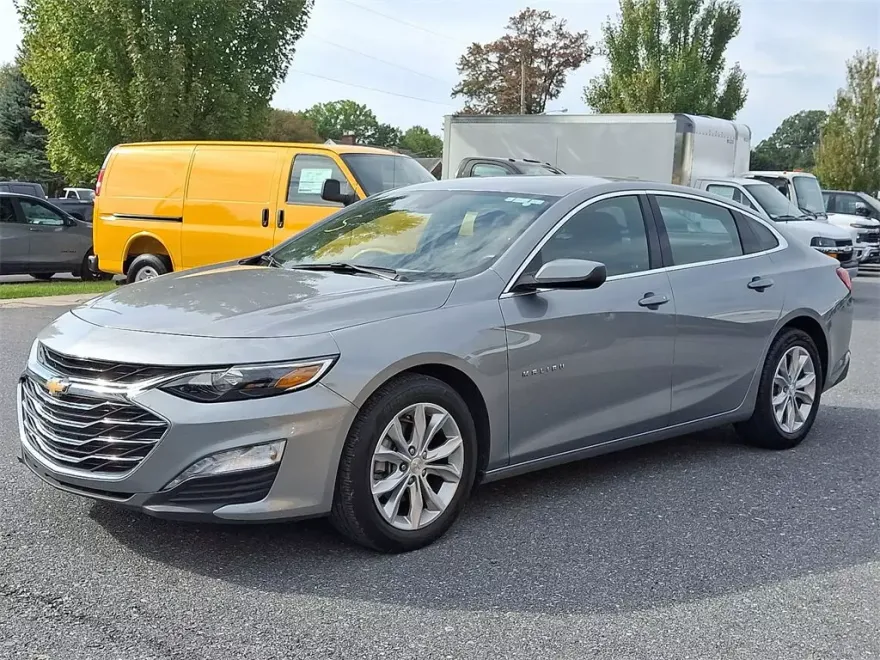 2024 Chevrolet Malibu 1LT photo 1