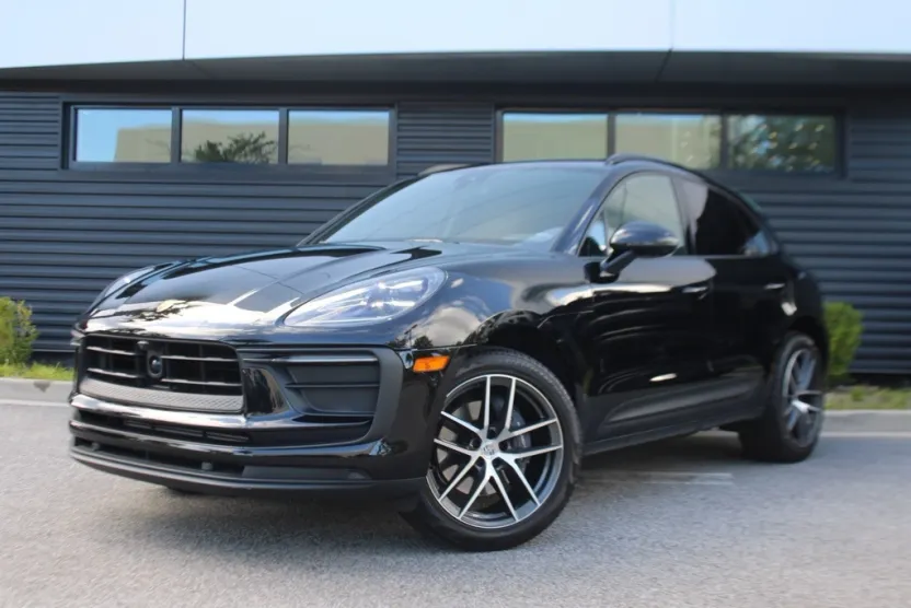 2025 Porsche Macan Base photo 1