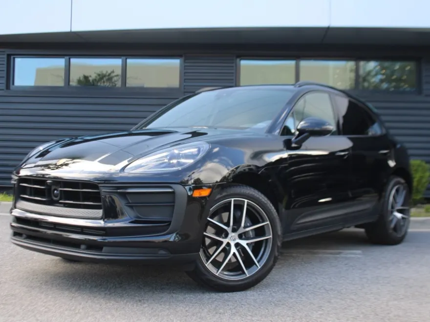 2025 Porsche Macan Base photo 1